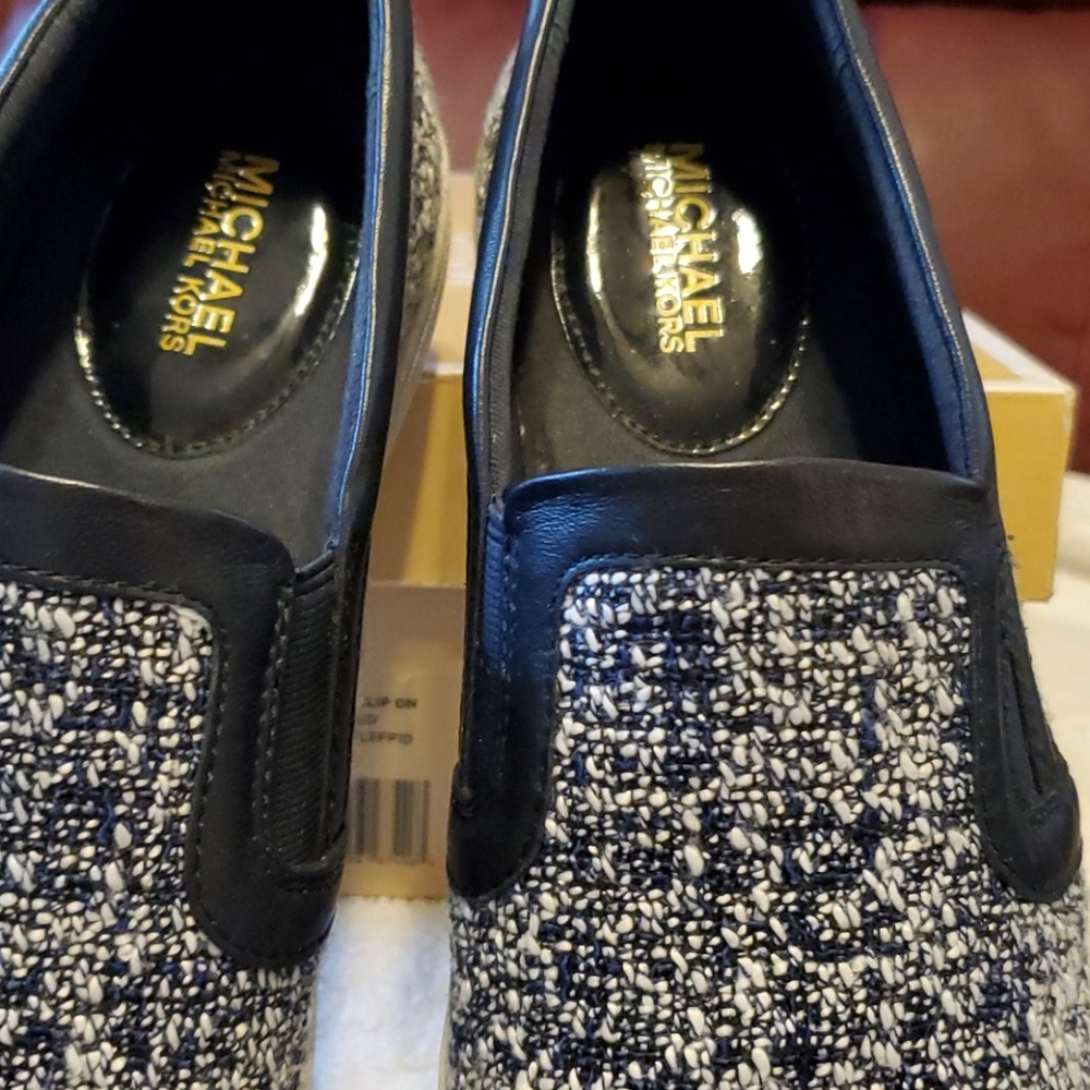 shoes - Picture 2 of 4